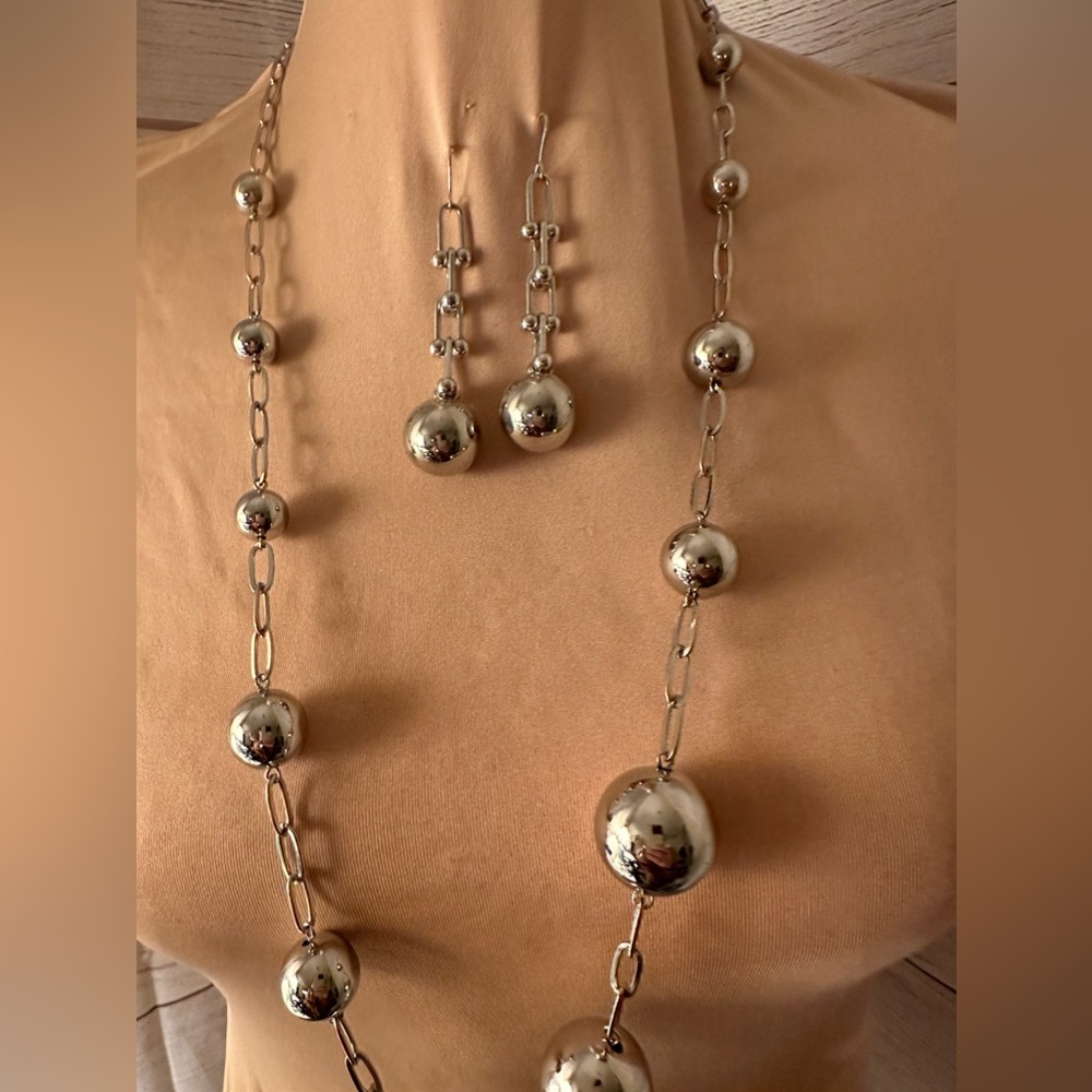 SILVER NECKLACE & EARRINGS SET